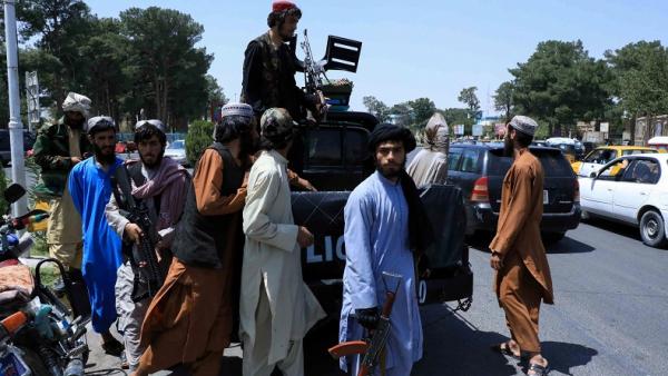 pasukan taliban Taliban Pasukan patroli jalan di Herat, Afghanistan 14 Agustus 2021. (Foto: Reuters)