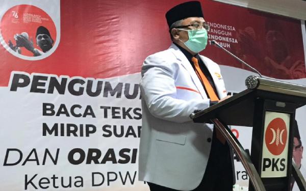 PKS LOMBA TEKS PROKLAMASI1 Ketua DPW PKS Jabar Haru Suandharu menyampaikan orasi kebangsaan. (Foto: istimewa)