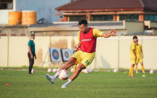 Pilar Persebaya, Arif Satria tengah dibekap cedera menjelang bergulirnya Liga 1 2021. (Foto: Media Officer Persebaya)