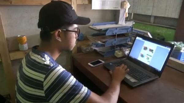 PETANI MILENIAL LEMBANG1 Selain diekspor ke Singapura, Kelompok Tani Agronative Farm juga memasarkan produk pertanian secara online. (Foto: iNews/Yuwono Wahyu)