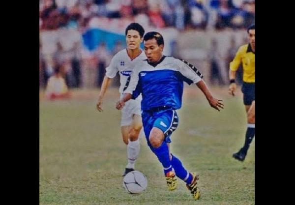 Tugiyo saat bermain di PSIS Semarang. Tugiyo dijuluki sebagai Maradona dari Purwodadi (foto: Instagram/Bonek_Panser.biru)