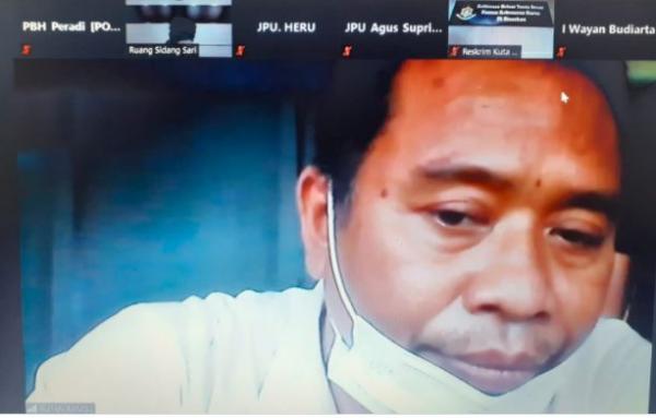 19- Oknum Polisi NM, oknum polisi dituntut 15 tahun penjara di PN Denpasar. (Foto: Antara)