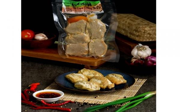 TAHU OLEH2 BANDUNG1 Tahu Lapis Lembang dengan tiga varian rasa menjadi kuliner baru yang ditawarkan ke wisatawan saat berkunjung ke Bandung dan kawasan Lembang sebagai oleh-oleh maupun disantap langsung. (Foto/Dokumen Pribadi)