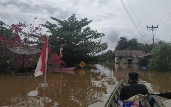 Banjir di Kapuas Hulu merendam ribuan rumah warga, Senin (23/8/2021). (Foto: Antara)