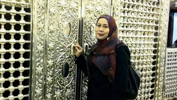 Dewi Yull iNews.id Artis hamil di usia nyaris 50 tahun. (Foto: instagram)