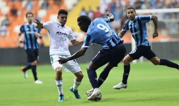 Mario Balotelli Mari Balotelli jadi sorotan pecinta sepak bola usai ngamuk di Liga Turki. Parahnya dia sampai memukul rekan setim di Adana Demirspor. (Foto: Instagram/adskulubu)