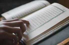 29 Cara Membaca Alquran Dengan Tartil Amalan menjelang Ramadhan dianjurkan rutin membaca Alquran.