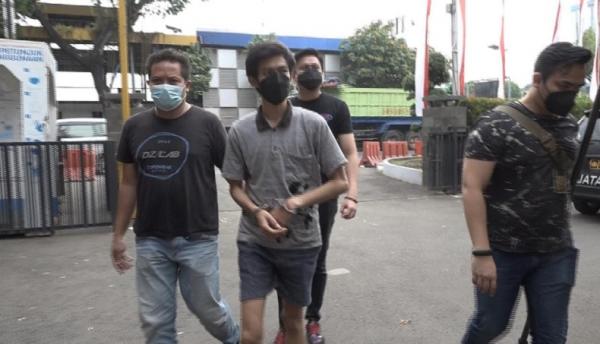 Polres Jakbar Pria berinisial AH menipu artis dengan modus mencatut nama Presiden Joko Widodo ditangkap Polres Jakarta Barat. (Foto Humas Polres Jakbar).