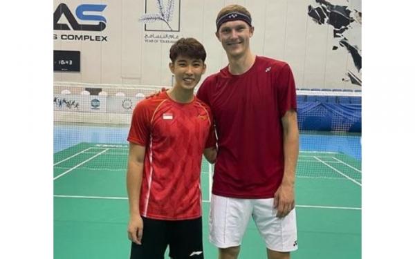 Loh Kean Yew dan Viktor Axelsen berlatih di Dubai.