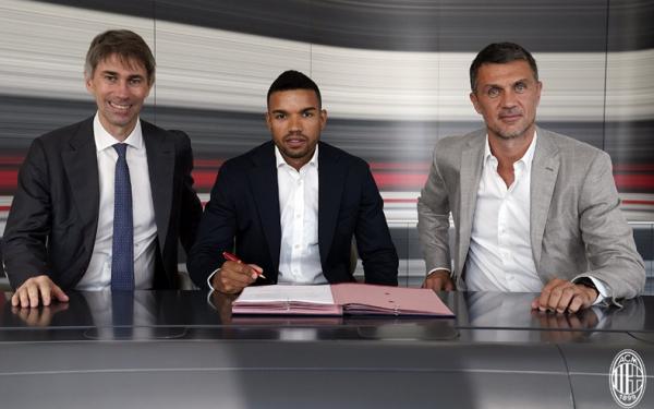 Junior Messias Junior Mesias resmi gabung AC Milan setelah diboyong dari Crotone. Bermain untuk tim sekelas I Rossoneri menjadi dongeng yang indah baginya. (Foto: Twitter/acmilan)