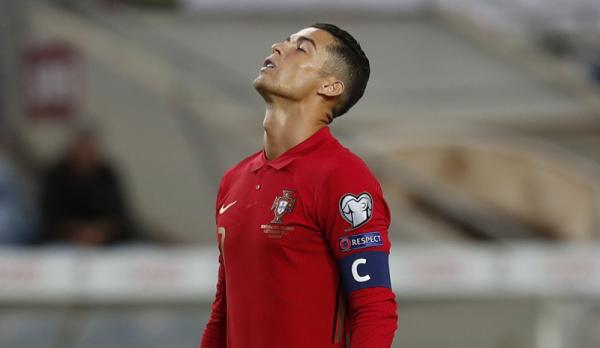 Cristiano Ronaldo 3 Detik-detik Kapten Timnas Portugal Cristiano Ronaldo memukul bek Republik Irlandia, Dara O’Shea. (Foto: REUTERS/Pedro Nunes)