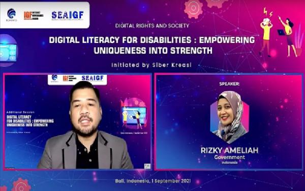 Kominfo Koordinator Program Literasi Digital Kementerian Kominfo RI sekaligus wakil ketua GNLD Siberkreasi, Rizki Amelia di Sesi Panel Diskusi ‘Digital Literacy for Disabilites.
