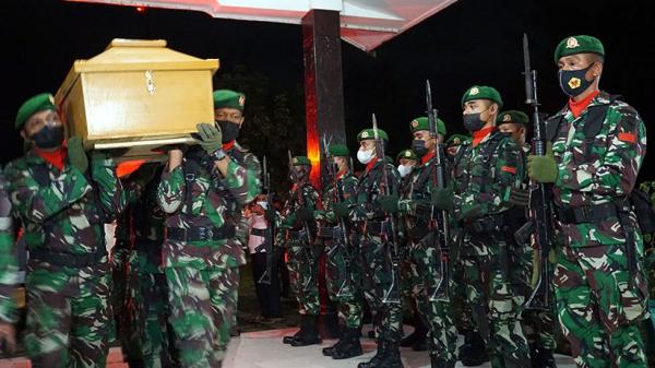 03 Ant Jenazah Tni 3 Jenazah empat prajurit TNI yang gugur di Papua diterbangkan ke daerah asalnya. (Antara)
