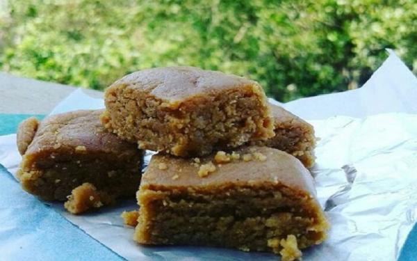 Gulo Puan Gulo puan merupakan makanan khas Sumatera Selatan yang terbuat dari susu kerbau. (Foto: Instagra/@gulopuan_palembang)
