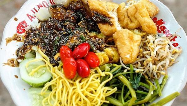 Rujak Gamel Mbak Wati Rujak gamel Mbak Wati (Foto: Instagram/aboutcirebonfood)