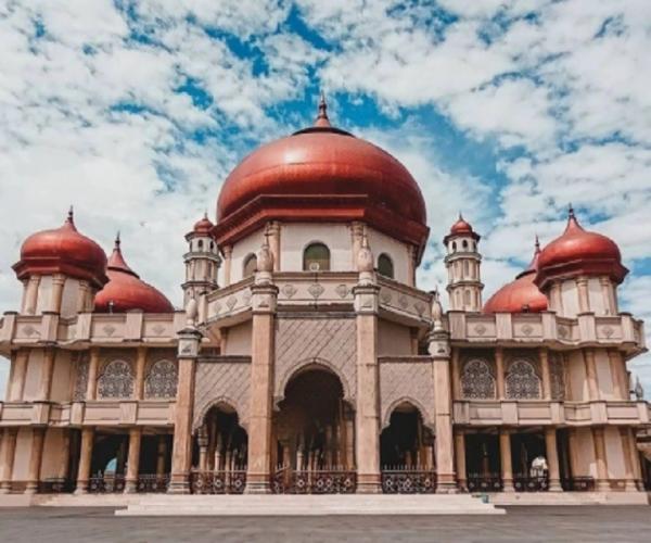 Masjid Agung Baitul Makmur Meulaboh Masjid Agung Baitul Makmur Meulaboh. (Foto: Instagram @masjidacehnusantara)