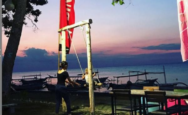 Mentari Lovina Bar & Kitchen Mentari Lovina Bar & Kitchen terletak di tepi pantai. (Foto: Instagram Mentari Bar and Kitchen)