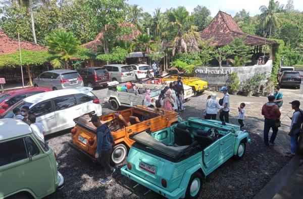 Omah Cantrik Omah Cantrik juga menawarkan paket wisata susur pedesaan dengan mobil VW. (Foto: doc/Omah Cantrik)