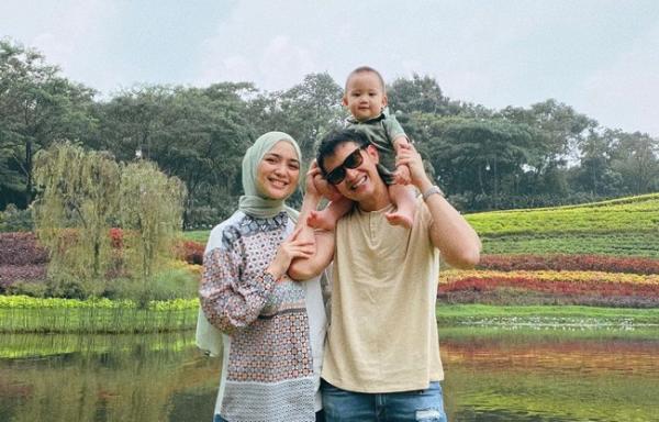 Dereran artis memilih sunat anak sejak masih kecil. (Foto: Instagram)