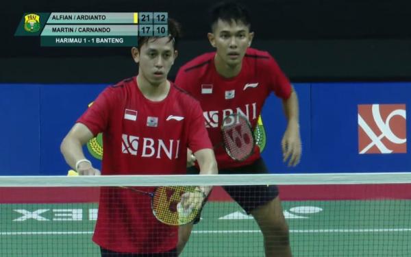 Ganda putra Indonesia, Rian Ardianto/Fajar Alfian melawan Daniel Marthin/Leo Carnando dalam simulasi Piala Sudirman dan Thomas-Uber 2021 di Pelatnas Cipayung, Jakarta, Rabu (8/9/2021). (Foto: Youtube/Badminton Indonesia)