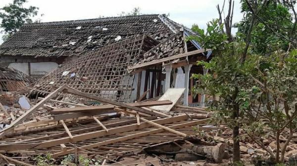 Ledakan di pasuruan Rumah warga yang rusak berantakan akibat ledakan di Pasuruan yang menewaskan dua orang. (Foto: Istimewa)