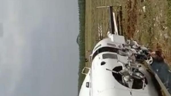 Helikopter Jatuh 3 Kondisi helikopter terlihat rusak dengan baling-baling sudah hancur terpisah. (Foto: Istimewa)