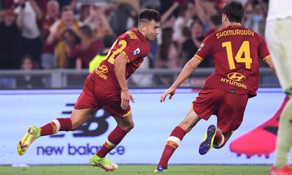 AS Roma menang dramatis 2-1 atas Sassuolo pada&nbsp;pekan ketiga Liga Italia di Olimpico, Senin (13/9/2021) dini hari WIB. (Foto: REUTERS/Alberto Lingria)