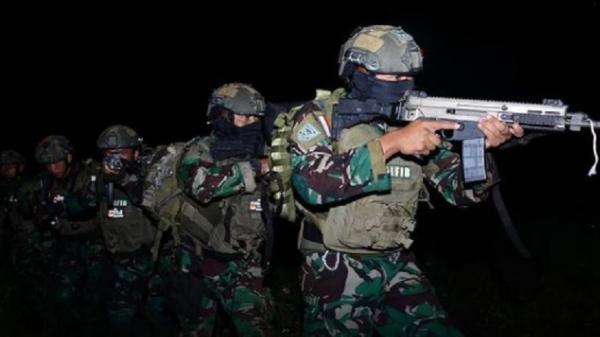 Tni Marinir Al Prajurit Yontaifib 2 Mar Pasmar 2 Korps Marinir melaksanakan terjun tempur di Desa Banyuputih, Jawa Timur, Senin (13/9/2021) dini hari. (Foto: Dok. TNI AL).