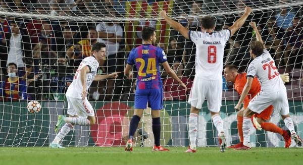 Barcelona Vs Bayern Munchen Misi revans Barcelona ke Bayern Munchen gagal total. Klub Katalan itu justru kembali dibantai raksasa Bavarian 0-3 pada matchday pertama Grup E Liga Champions. (Foto: REUTERS/Albert Gea)