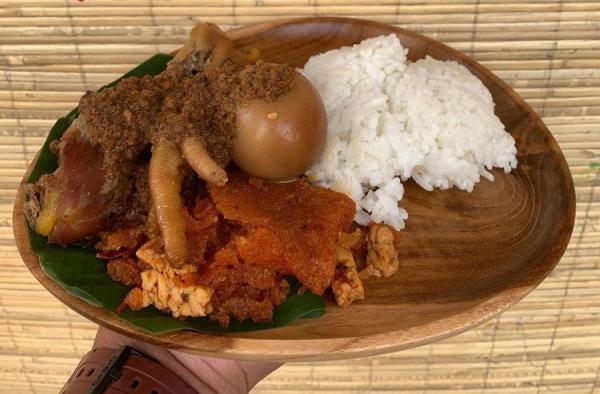 Gudeg Yu Narni Gudeg Yu Narni salah satu 7 Tempat Makan di Jetis Yogyakarta. (Foto: Facebook/Gudeg Yu Narni)