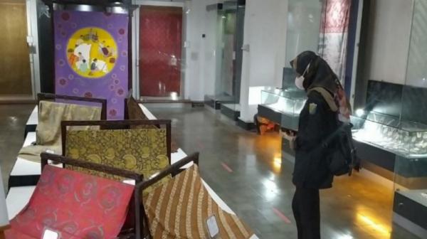 Ilustrasi Batik Khas Jawa Tengah, Pekalongan (Foto: Antara/Kutnadi.) Ilustrasi Batik Khas Jawa Tengah, Pekalongan (Foto: Antara/Kutnadi.)