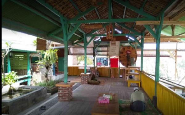 Niniek Belencong Tempat Makan di Gunungsari NTB, WR Niniek Belencong