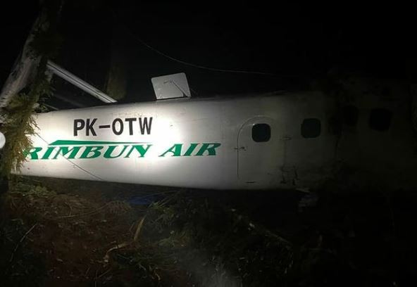 Potongan bodi pesawat Rimbun Air yang jatuh di pegunungan Intan Jaya. (Foto: Penkostrad)
