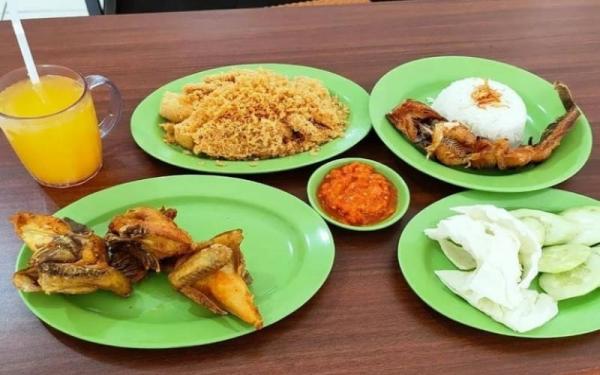 Pecel lele Pecel Lele Nusantara juga tersedia di Betung. (Foto: Instagram/@pecelelenusantara.pku)