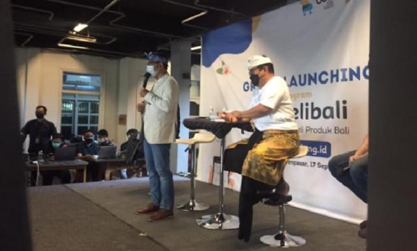 Gubernur Jawa Barat Ridwan Kamil dan Wakil Gubernur Bali Tjokorda Oka Artha Ardana di Sanur, Bali. (Foto: Istimewa)