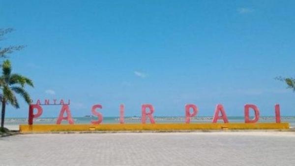 Ikon Pantai Pasir Padi Pangkalpinang, tempat wisata favorit. (Foto:ist)