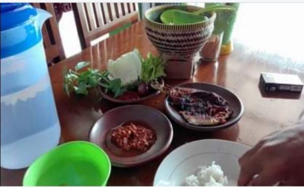 RS Sari Bunga Rumah Makan Sari Bunga memiliki banyak menu pilihan. (Foto: FB RM Sari Bunga)