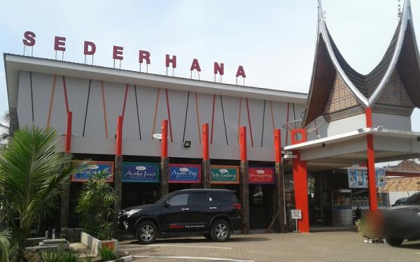 RS Sederhana Restoran Sederhana di Betung atau tepatnya di pertigaan arah Sekayu, Musi Banyasin. (Foto: Dok/Restoran Sederhana Betung)