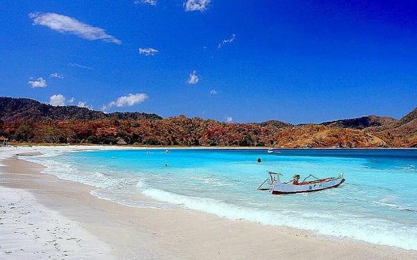 Pantai Maluk Tempat Menarik di Sumbawa NTB, Pantai Maluk (Foto: Instagram/rdhbeyondtravel)