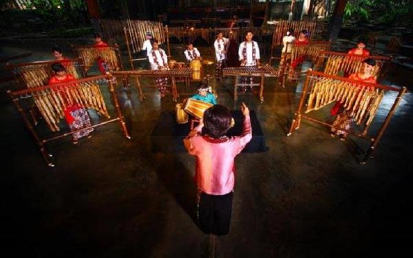 SAUNG ANGKLUNG UDJO Objek wisata Saung Angklung Udjo menawarkan kesenian angklung khas Jawa Barat. (Foto: dokumentasi)