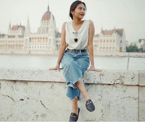 Siti Adira Kania 1 Siti Adira Kania tampak kasual dengan jins.