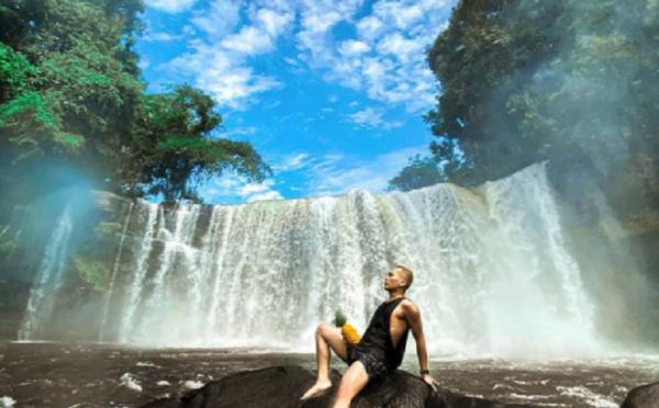 Air Terjun Riam Merasap Air Terjun Riam Merasap (Foto: Instagram @pesonaairterjunindonesia)