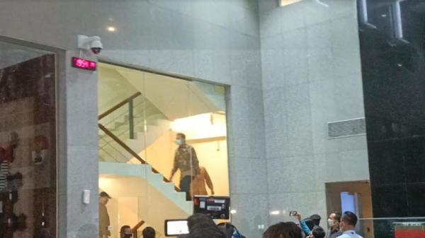 Azis Di Kpk 3 Raka Wakil Ketua DPR Azis Syamsuddin tiba di Gedung KPK, Jakarta, Jumat (24/9/2021). (Foto: Raka Dwi Novianto).