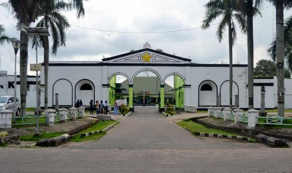 Benteng Kuto besak Benteng Kuto Besak menjadi destinasi wisata sejarah yang berada di pinggir Sungai Musi. (Foto: Palembang Galo)