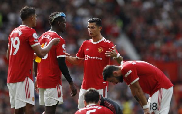 Manchester United, Varane Pogba Ronaldo Menurunkan kekuatan penuhnya, Manchester United justru takluk menghadapi tim tamu Aston Villa dalam laga Liga Inggris 2021/2022 di Stadion Old Trafford, Sabtu (25/9/2021). (Foto: REUTERS/Phil Noble)