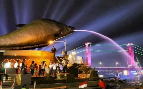 Tugu Belido Tugu Belido di Pelataran Benteng Kuto Besak menghadap ke Sungai Musi. (Foto: Instagram)