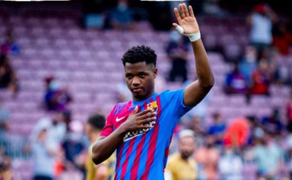 Ansu Fati langsung mencetak gol di laga comeback bersama Barcelona usai pulih dari cedera. Dia membantu Blaugrana membantai Levante 3-0. (Foto: Twitter/FCBarcelona)