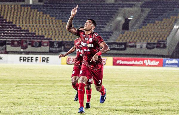 Beto Goncalves Mantan striker Timnas Indonesia Beto Goncalves menyumbang gol dalam kemenangan Persis Solo 2-0 atas PSG Pati pada laga perdana Liga 2, Minggu (26/9/2021) malam. (Foto: Twitter/persisofficial)
