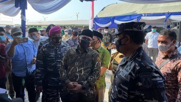 Serbuan Vaksinasi Tni Al2 KSAL Laksamana TNI Yudo Margono meninjau vaksinasi Covid-19 di Kabupaten Rembang bersama Menteri Agama Yaqut Cholil Qoumas didampingi Bupati Rembang Abdul Hafidz. (Foto: TNI AL)