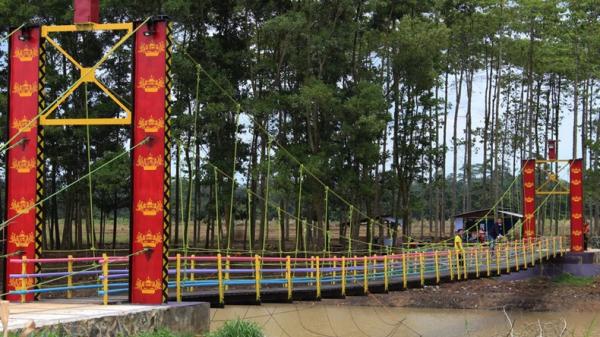 Tempat Wisata di Kota Metro Lampung-2 Tempat Wisata di Kota Metro Lampung, Jembatan Gantung 28 (disporapar metrokota)